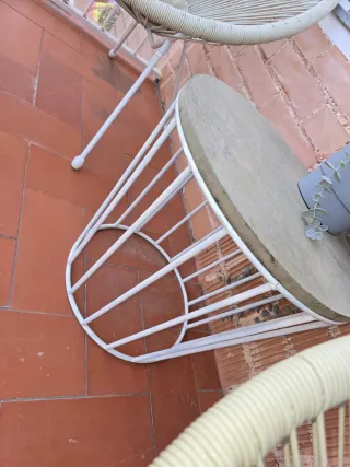 Sillas Acapulco beige y mesa