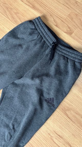 Pantalón chándal Adidas gris