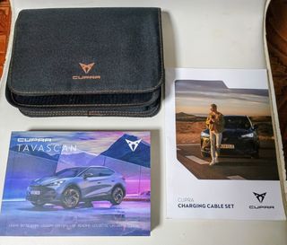 Carpeta documentación y libros Cupra Tavascan