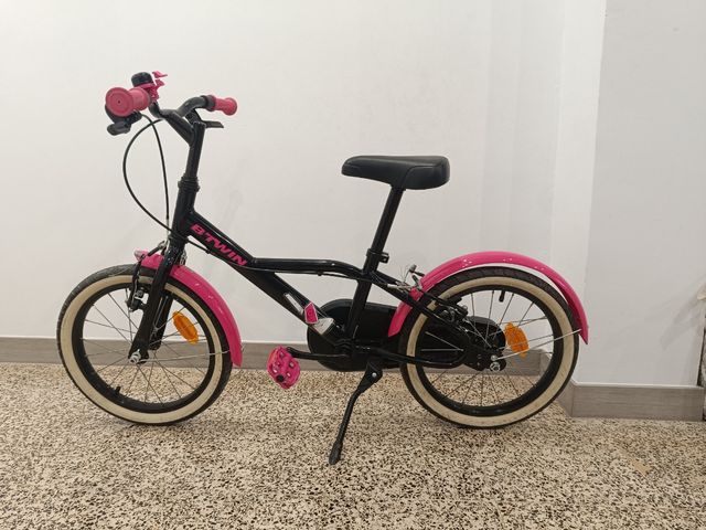 Bicicleta infantil niña Btwin rosa y negra