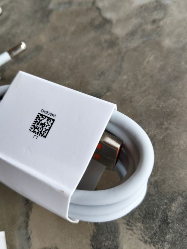 Cargador Xiaomi 67W incluye Cable