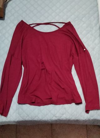 Camiseta roja manga larga con espalda cruzada