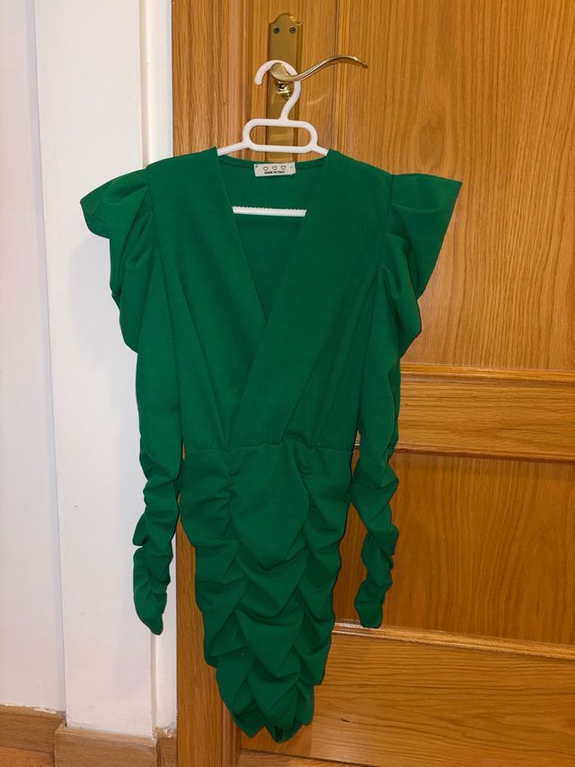 Vestido verde con volantes