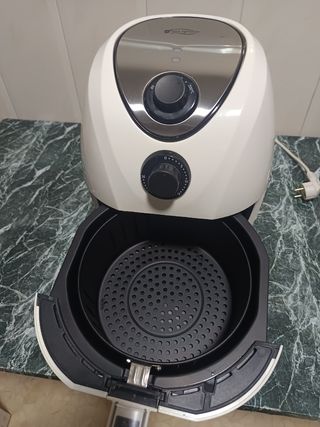 Freidora de aire blanca