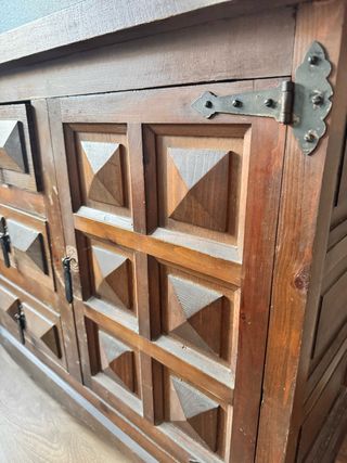 Aparador-cómoda castellano de cuarterones
