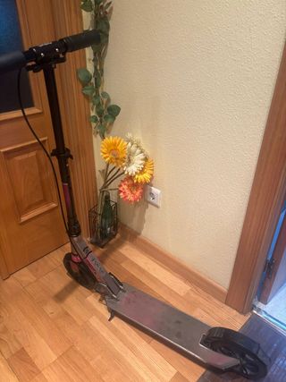 Patinete Oxelo negro y rosa pegable