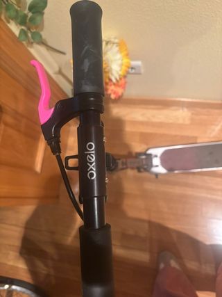 Patinete Oxelo negro y rosa pegable