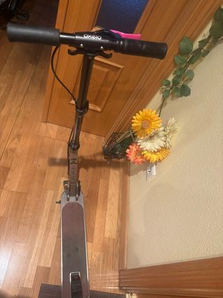 Patinete Oxelo negro y rosa pegable