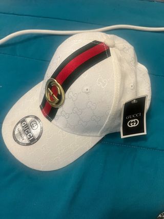 Gorra con etiqueta