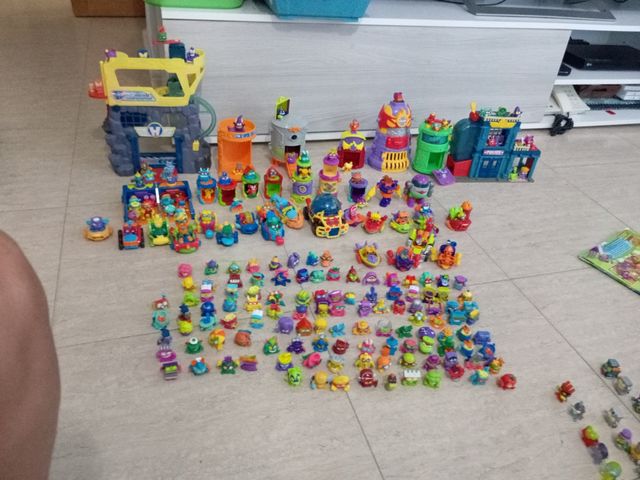 Superthings - Lote de Figuras y Accesorios