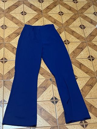 Pantalón azul campana