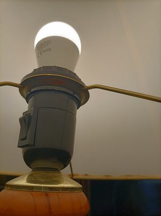 Lámpara de pie de madera y tela