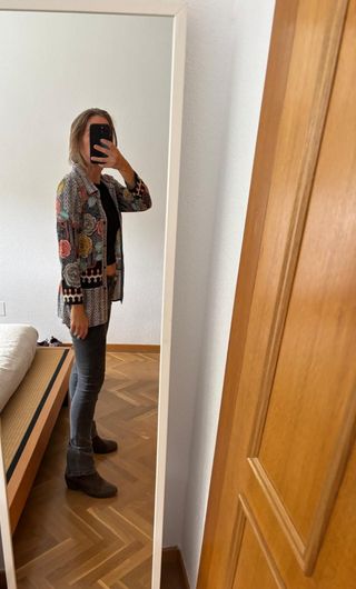 Vaquero gris Zara con Camisa Nina Lopez
