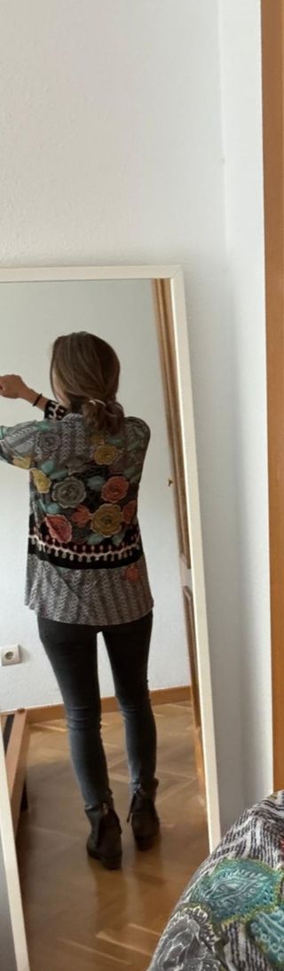 Vaquero gris Zara con Camisa Nina Lopez