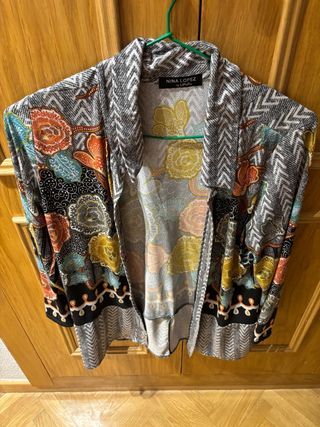 Vaquero gris Zara con Camisa Nina Lopez