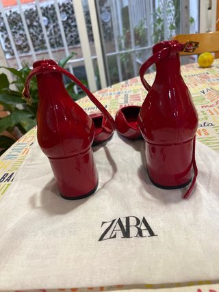 Zapatos Zara charol rojos tacón