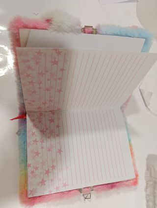 Diario infantil peludo con corazón y candado