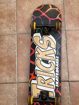 Tabla de skate TRICKS