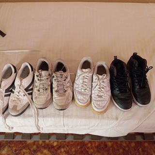 Zapatos de hombre negros y blancos