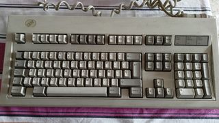 Teclado IBM Clásico 1988 Beige