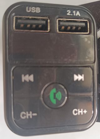 Manos Libres Bluetooth FM Coche 2.1A