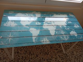 Escritorio moderno con diseño de mapa