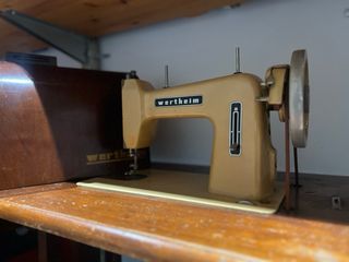 Máquina de coser Wertheim antigua en buen estado