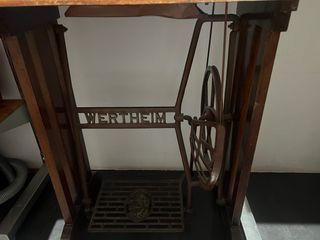 Máquina de coser Wertheim antigua en buen estado