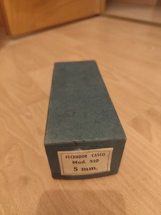 Fechador antiguo con caja