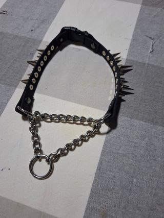 Collar gótico con pinchos y cadena