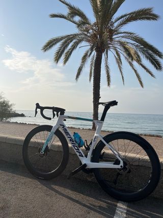 Bicicleta Mérida Reacto 6000 Bahrain
Talla S 