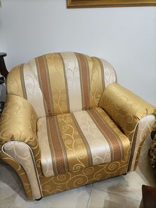 Poltrona in tessuto beige e oro