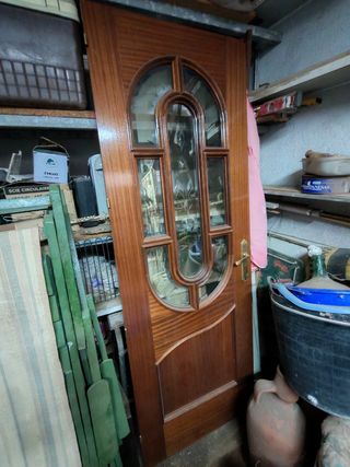Puerta sapeli con cristal