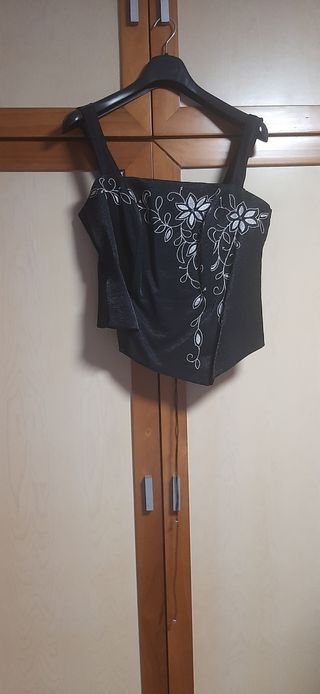 Conjunto negro bordado floral,corpiño+ falda+fular