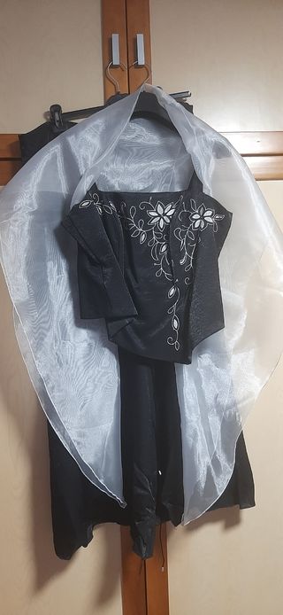 Conjunto negro bordado floral,corpiño+ falda+fular