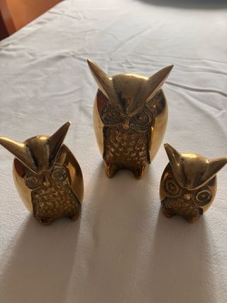 3 figuras de búhos de bronce