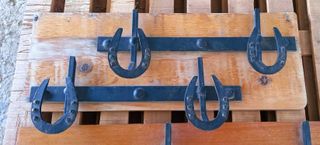 Lote 2 perchas herraduras metal madera