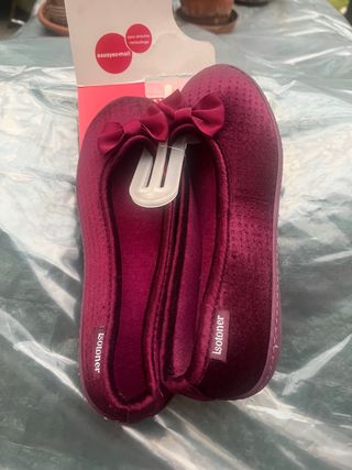 Zapatillas Isotoner granates nuevas Talla 39