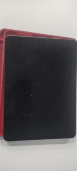 iPad Pro 2021 Negro con Funda Roja