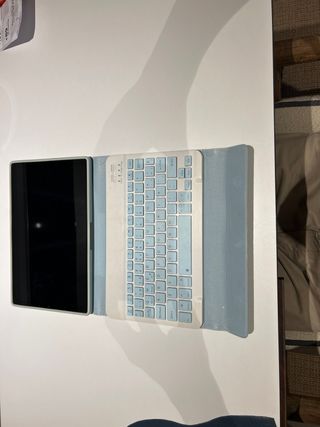 Tablet Lenovo M10 con funda y teclado