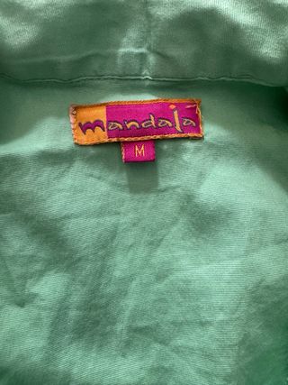Blusa cruzada verde bordada