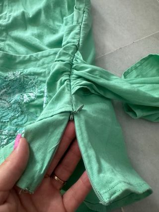 Blusa cruzada verde bordada