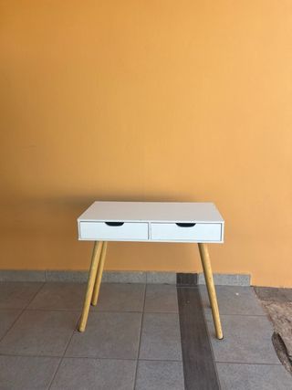Mesa auxiliar nórdica blanca y madera