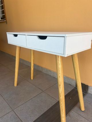 Mesa auxiliar nórdica blanca y madera