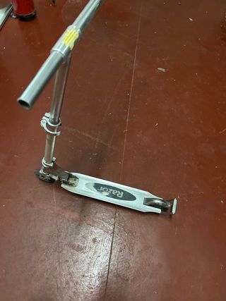 Patinete Razor plateado14