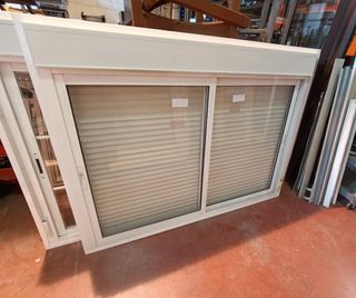 Ventana 180x137 cristal 4-5 mm con persiana