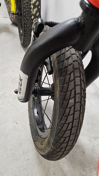 Bicicleta COLUER Infantil sin pedales y con freno.