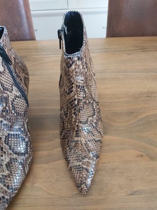 Botines Mango Piel Serpiente