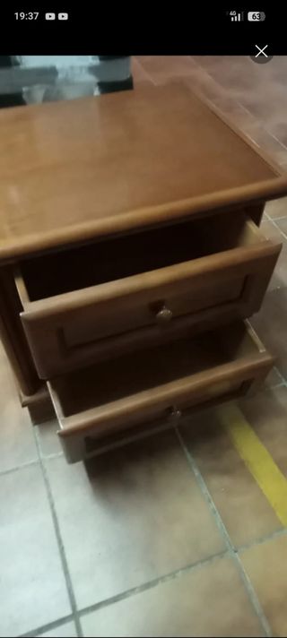 Mesilla de noche de madera