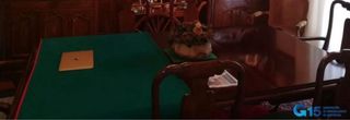 Mesa de comedor de madera con 6 sillas. 